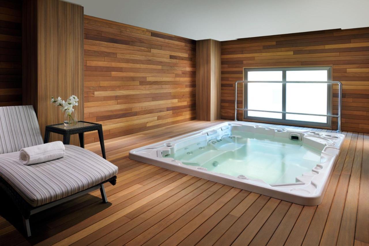 Marriott Executive Apartments Al-Khobar Eksteriør bilde A hot tub
