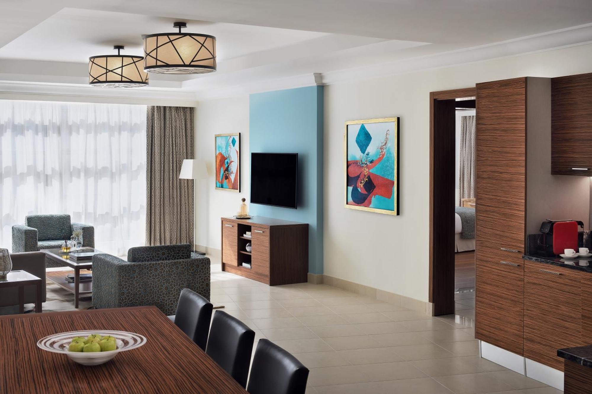 Marriott Executive Apartments Al-Khobar Eksteriør bilde A typical suite at the Hilton London Heathrow